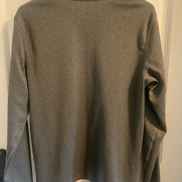 Champion duo dry long sleeve tee. In gray .little thicker than a T-shirt. Size M - Picture 2 of 5